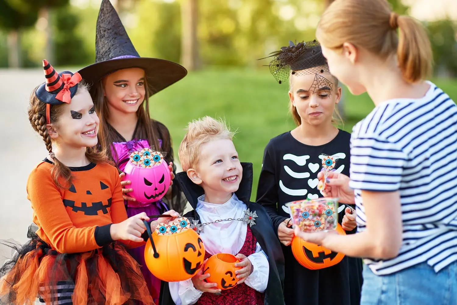 Fruidles Eyeballs Halloween Lollipop Candy, Trick-Or-Treat Party Bag Fillers, Party Favor (48-Pack)